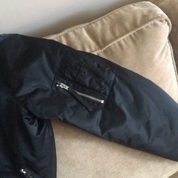Gap bomber jacket black size 11 beautiful fit - Picture 2 of 5